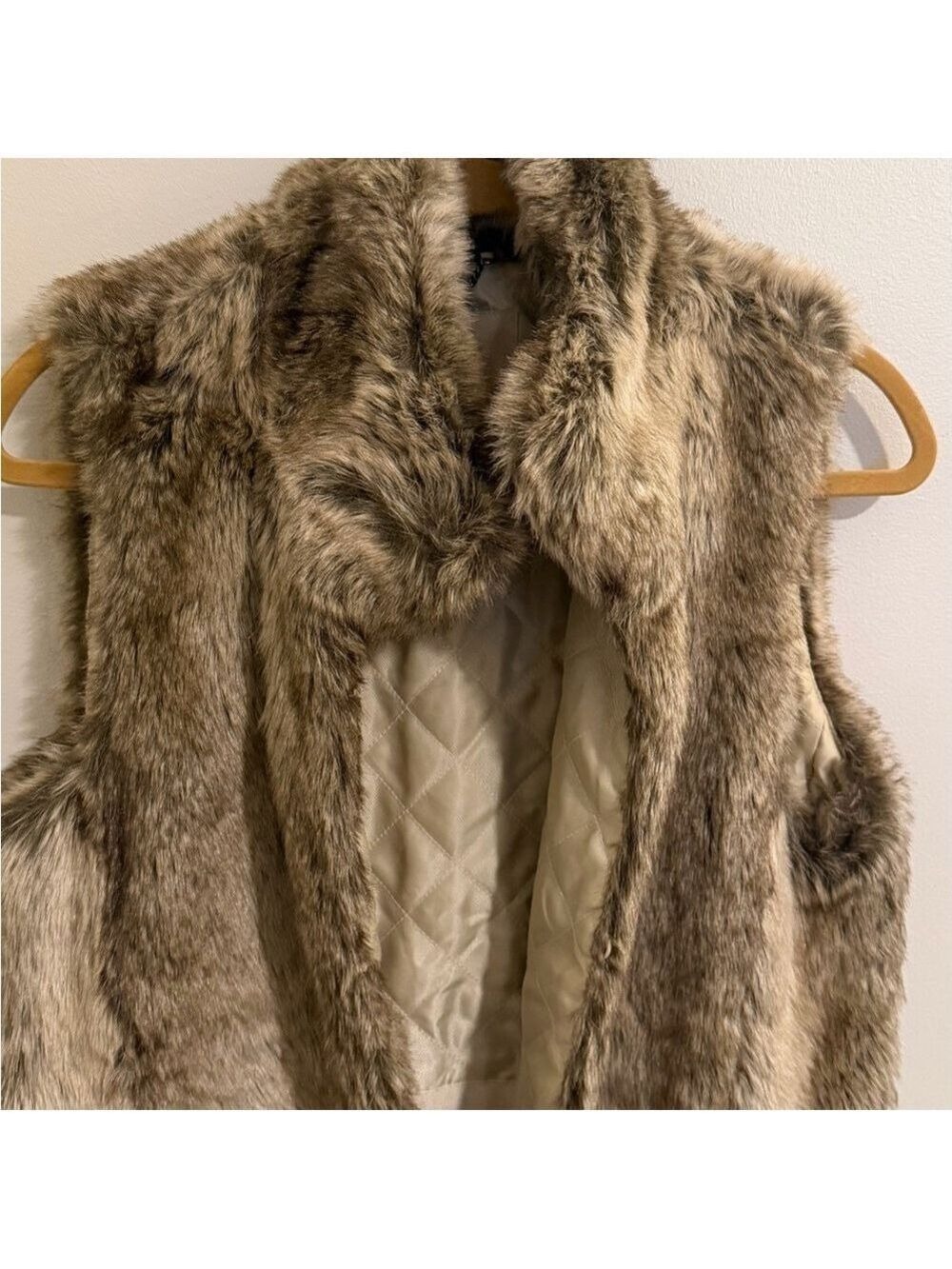 Banana Republic Faux Fur Vest - Picture 9 of 13